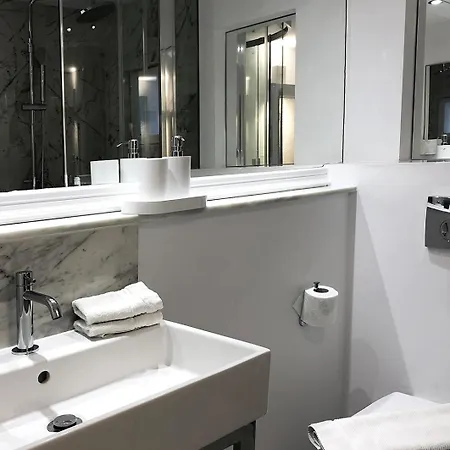 St. George Liston アパート コルフ島